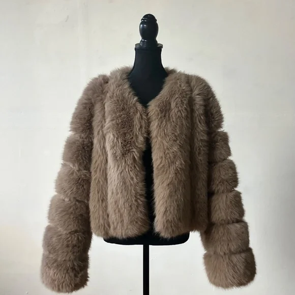 Women's Faux Fur Jacket - Beige/Tan - Picture 3 of 10